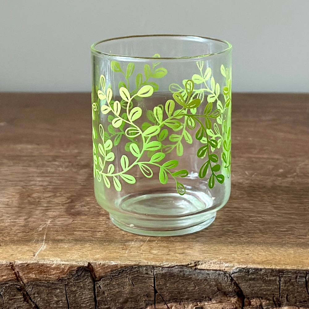 Vintage Leaf Pattern Juice Glasses Retro Drinkware Collectible